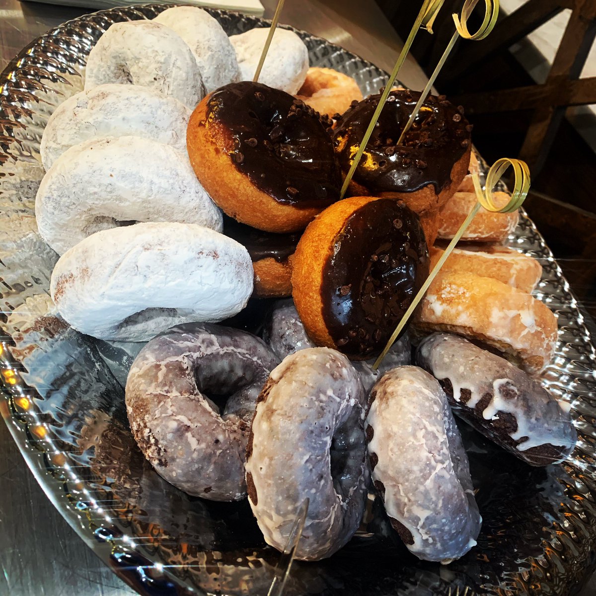 MaplewoodSYR's tweet photo. You DONUT know how much we appreciate every single one of our guests.🍩 https://t.co/96didlrW7Z