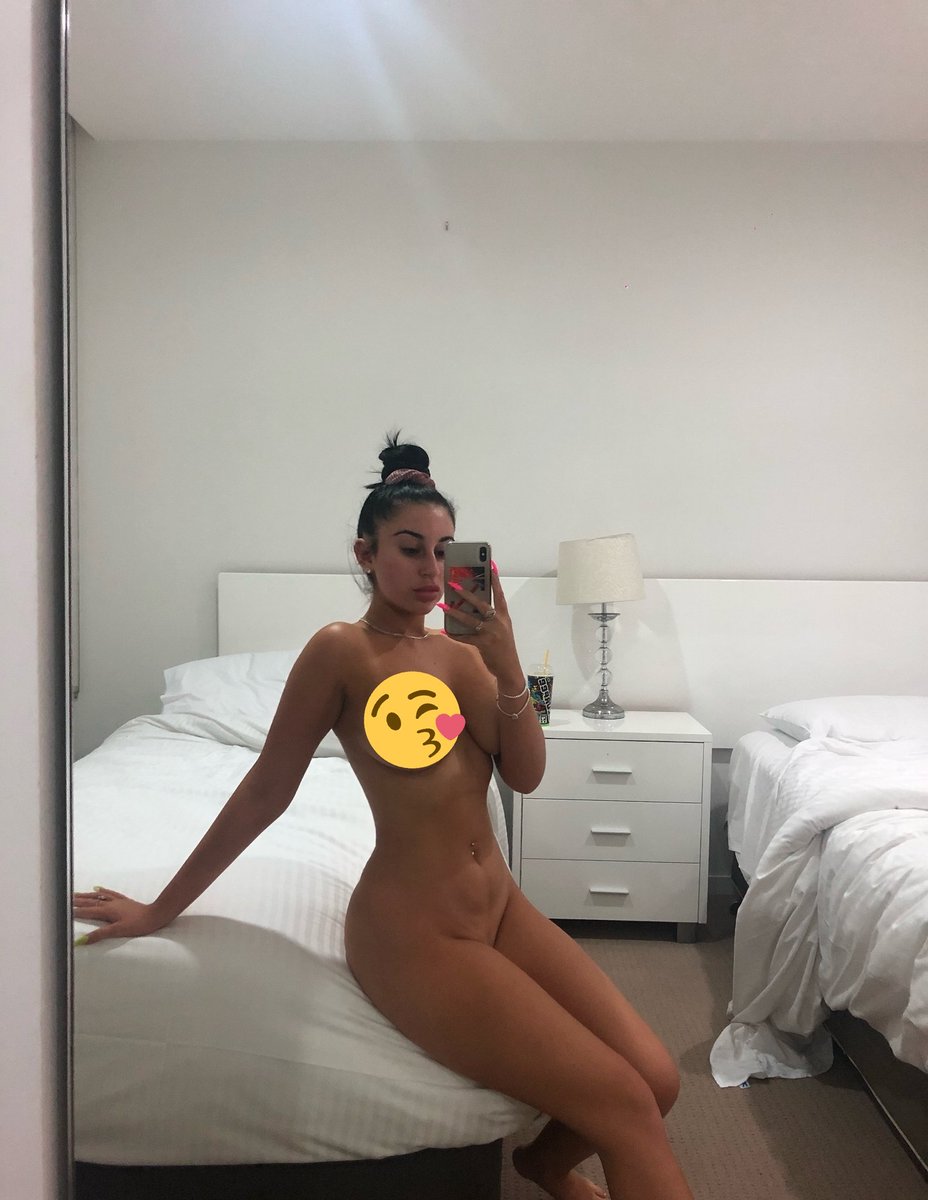 Jasmine_Inf's tweet photo. Passe en privé si tu veux partager ce moment d'intimité avec moi 🔞 je te donne mes tarifs pour mes nudes tu voudrais pas rater ça 🤭, RT + Follow pour la nude gratuite https://t.co/aKNaiw0wJJ
