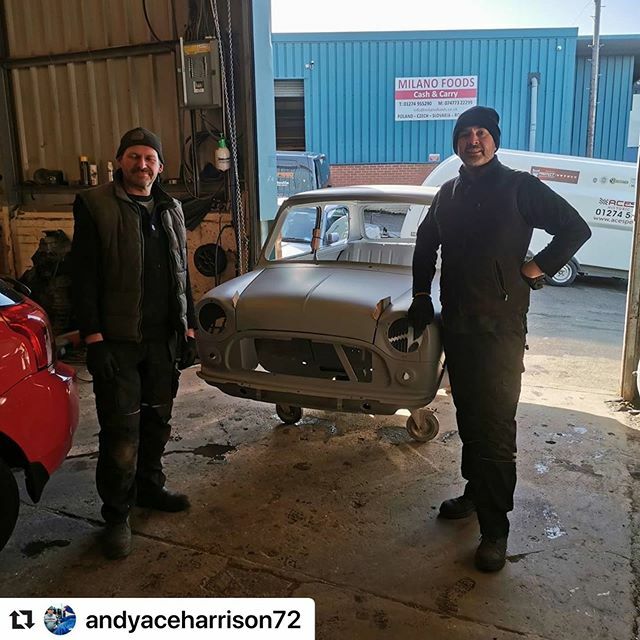 mikebrewer's tweet photo. #Repost @andyaceharrison72 with @make_repost
・・・
Frankie dropped off at paint shop for some top quality paintwork... #mikebrewer #britishmotorheritage #acespeed #akdtools #poppyseed #teamwork #mossbradford https://t.co/UvpeALImh4 https://t.co/JIIdGz1TOw