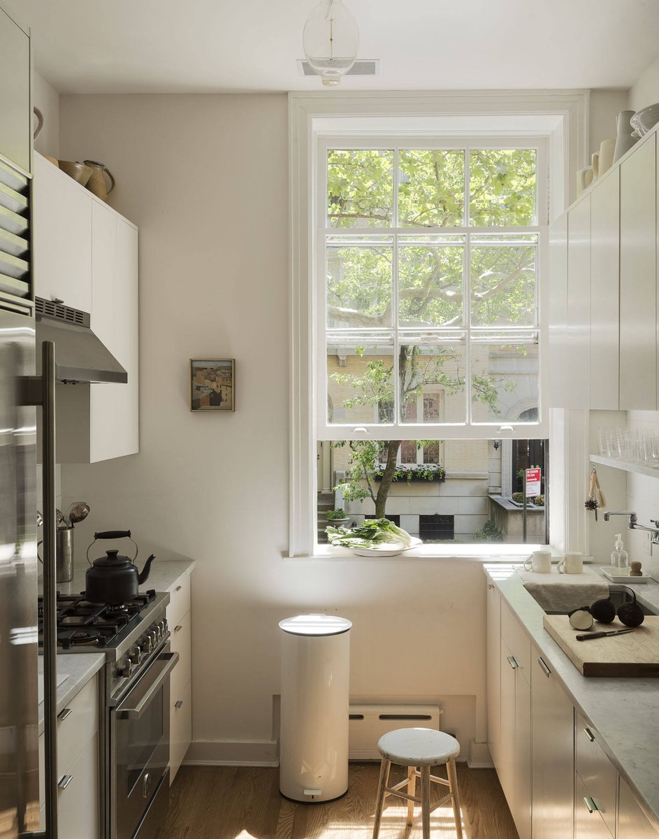 Steal This Look: A Remodelista’s Minimalist Galley Kitchen in Brooklyn Heights remodelista.com/posts/steal-lo…