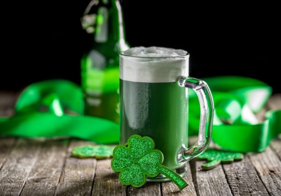 St Patrick's Day is coming!! And,
You know the best British Bar in #yeg will be celebrating with all the Irish foods, fun and traditions. So mark March 14th on the Calendar, and plan to spend it with us 🍀