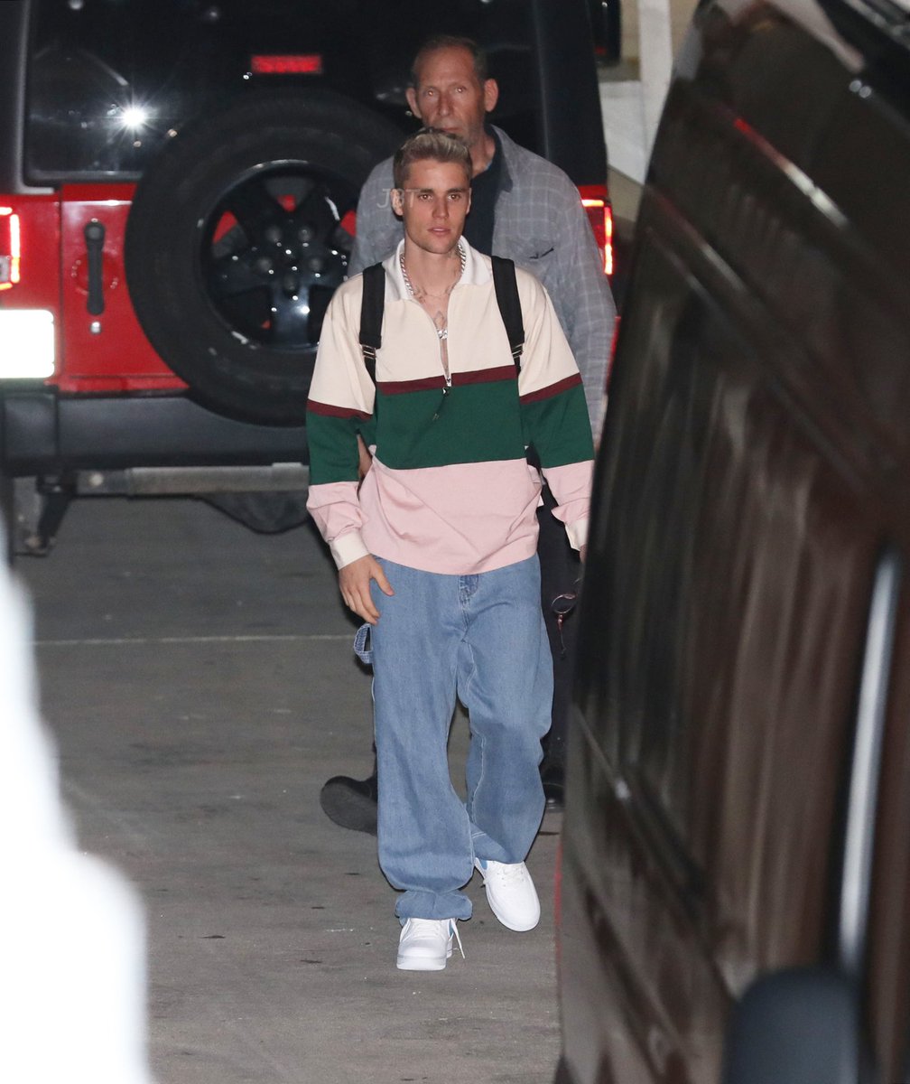 updatesbieberr's tweet photo. (11/03): Justin Bieber em Beverly Hills, Califórnia.
More photos: https://t.co/IYdQ6g2I7a https://t.co/PQ1oC0wQLt