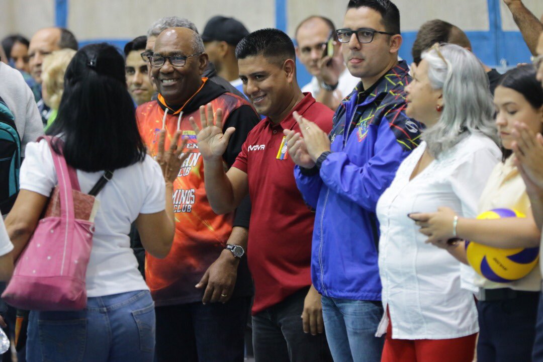pinfantea's tweet photo. #EnFotos 📸 Desde el Gastón Portillo del @INDeporteVE hicimos el lanzamiento de la Liga de Voleibol Escolar. En Caracas son 30 escuelas que se suman a este evento que se extenderá en todo el territorio 🇻🇪 ¡Que viva el deporte! 🏐🙌🏻

#PrevenciónYProtecciónDelPueblo
@NicolasMaduro https://t.co/0Y2FPATxWr
