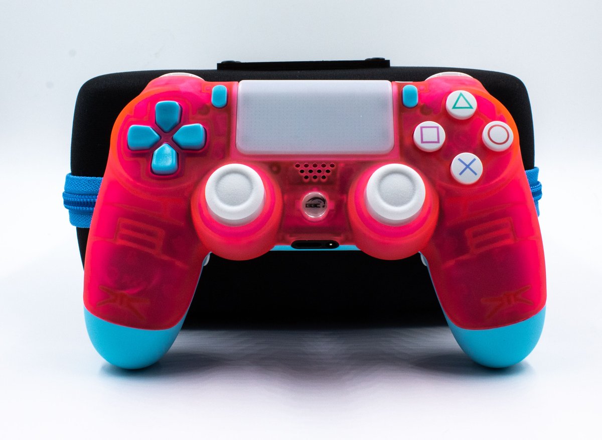 BattleBeaver's tweet image. #Giveaway Time! We will be giving away this beautiful controller to a lucky winner in celebration of the growth and success you all have helped us achieve this year💙

To Enter:
Follow @BattleBeaverC🎮
Retweet this Post🔁
Worldwide Entry🌎
Choosing Winner 3-17

#UnleashTheBeaver
