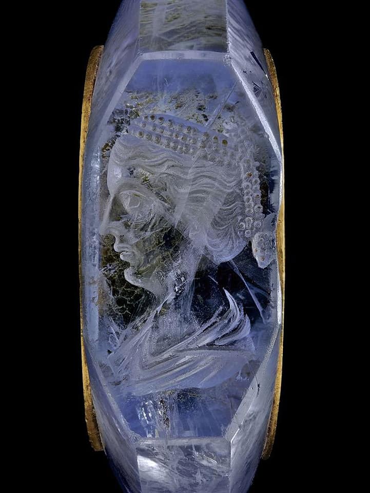 romanhistory1's tweet photo. Roman Sapphire Ring

A Roman sapphire ring thought to belong to the emperor Caligula with an engraving of his wife, Caesonia, on it. https://t.co/xEsVnEx2mv
