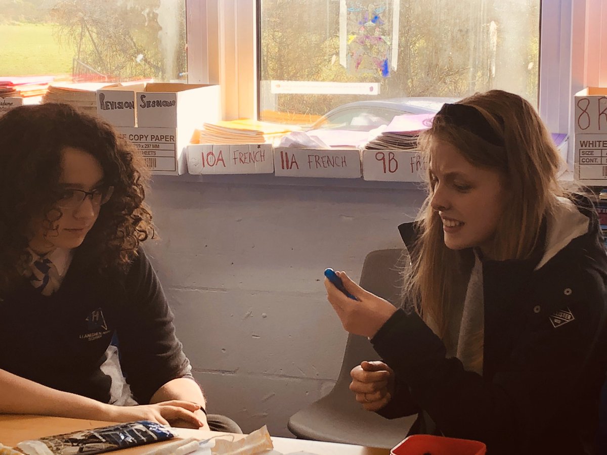 BoxLhs's tweet image. Today in the club we discussed many different topics including what effects certain sanitary products have on our body’s and the shocking level of plastic in some of our favourite products! Here are some photos from today📸 @mollyfentonx