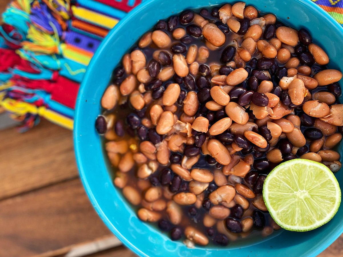 YatesYummies's tweet photo. Brothy, smoky beans - great side dish or even a main #beans #meatfreemarch https://t.co/ikLodvCxF7 https://t.co/gW89WUXK5U