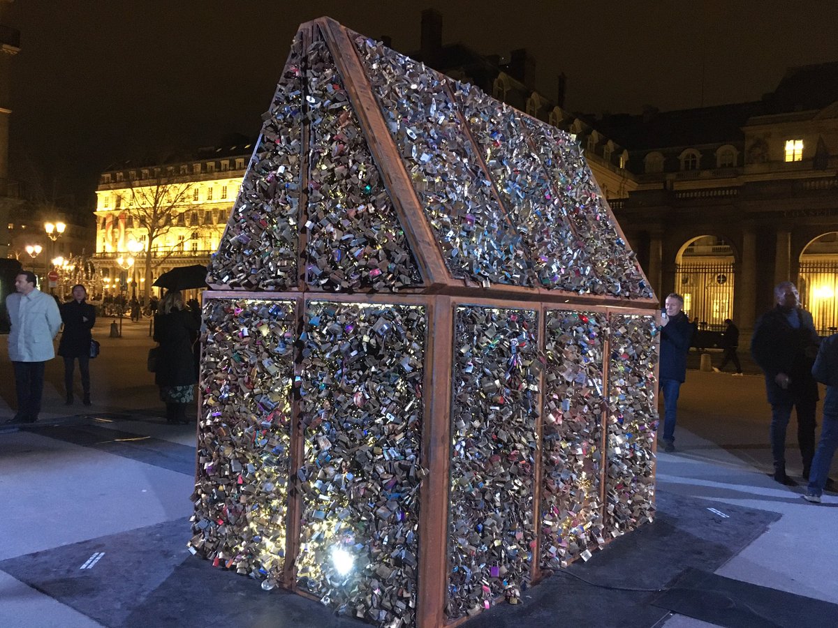 IdemexParis's tweet photo. Formidable vernissage ce soir de Chez Nous, installation monumentale de Carmen Mariscal Place du Palais Royal, en présence de @JF_Legaret @JMGomezRobledo @CarlaArigoni @Mairiedu1 @periferia_proj
#LoveWithoutLocks https://t.co/hVGD76DGb7