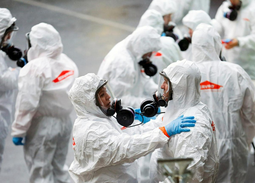 U.S. in crisis mode as coronavirus cases soar, travel restrictions loom reut.rs/39Y3fk8