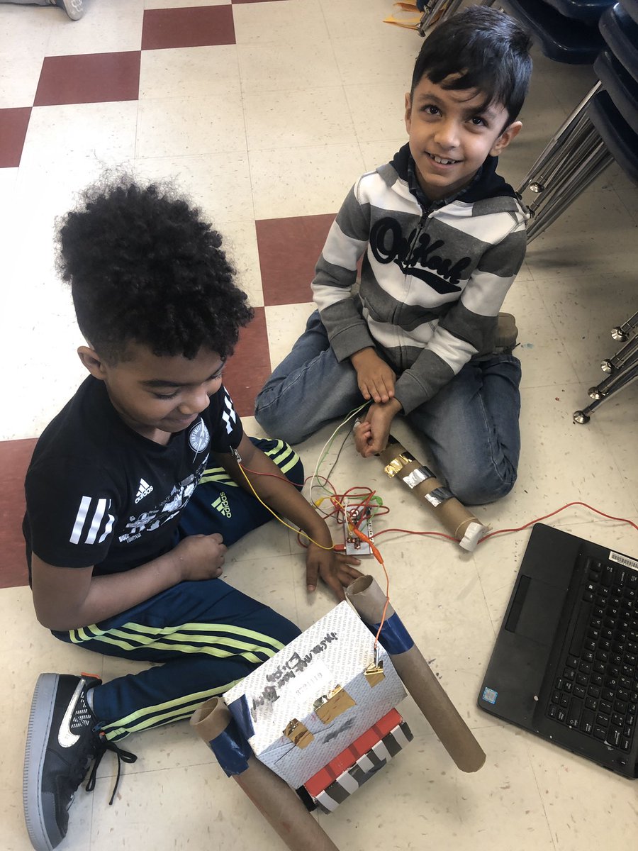 STEAMCameronES's tweet photo. More @makeymakey instruments in action with 2nd graders @CameronElem Great chance to upcycle materials with STEAM learning! https://t.co/xquZOP54kO