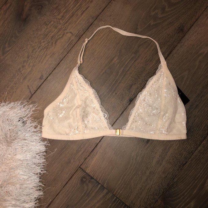 More items posted on my Poshmark✨some for just $5😇 https://t.co/U1XYBMIQUX https://t.co/9RVVjgCAXu