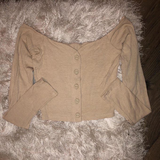 More items posted on my Poshmark✨some for just $5😇 https://t.co/U1XYBMIQUX https://t.co/9RVVjgCAXu