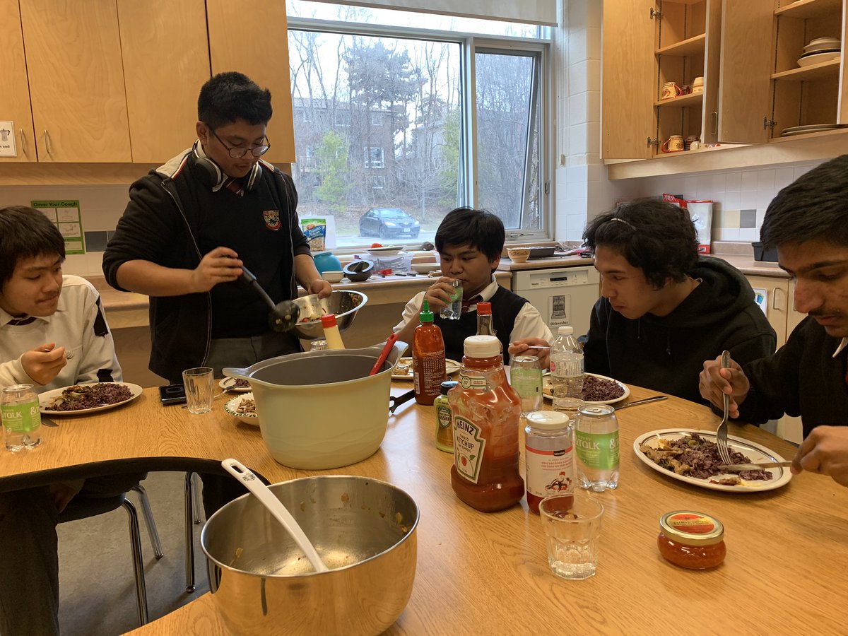Cindi_Pepper's tweet photo. Culinary Club Day! Asian Stir Fry a@d chocolate cake 😊 https://t.co/r4C4HZwtL3