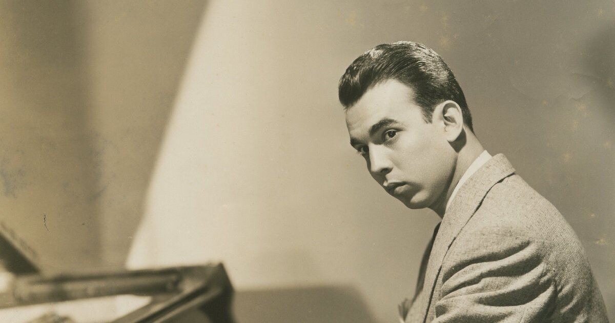 Su obra coincidió con el surgimiento y consolidación de ese estrato emergente post dictadura: la clase media. Nadie la define como él, nadie le escribe, le canta y la expresa mejor que él. En los 70's todo hogar de clase media tenía un disco de Aldemaro. youtu.be/sgkWxg8NSNs