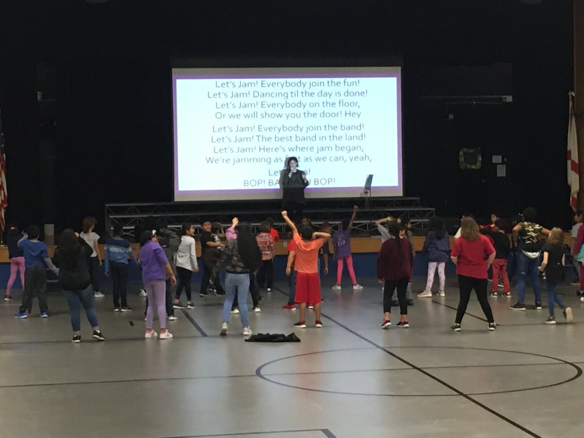 creedfcs's tweet photo. Weeden Elementary Show Choir rehearsing...#fcslearn https://t.co/O3TLqrIqnG
