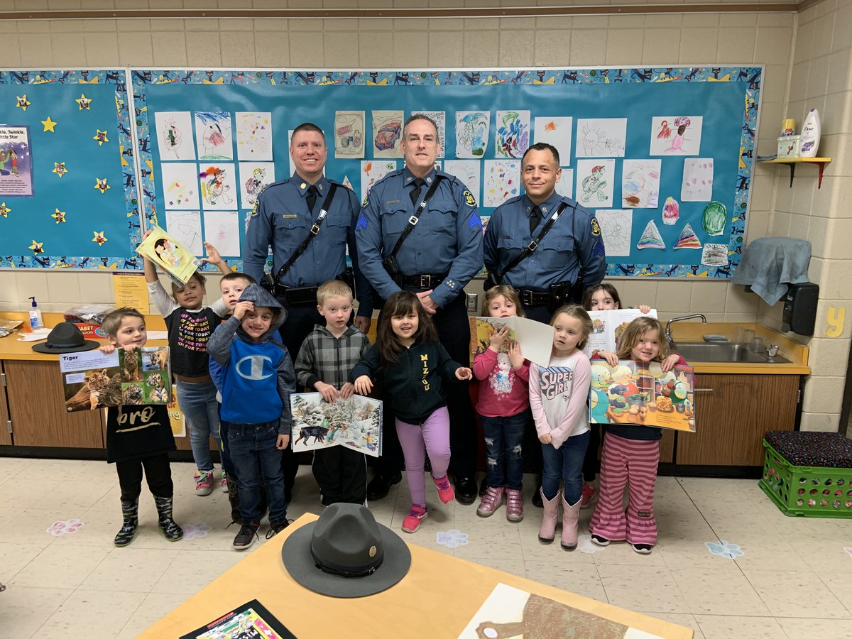MSHPTrooperGHQ's tweet photo. Members of GHQ were guest readers at Callaway Hills Elementary this morning for #JCReads Week.

Jefferson City School District is teaching the benefits and importance of reading with #JCReads Week 2020: 'Reading Changes Lives &amp; Communities'. https://t.co/DBqmGK4nU4