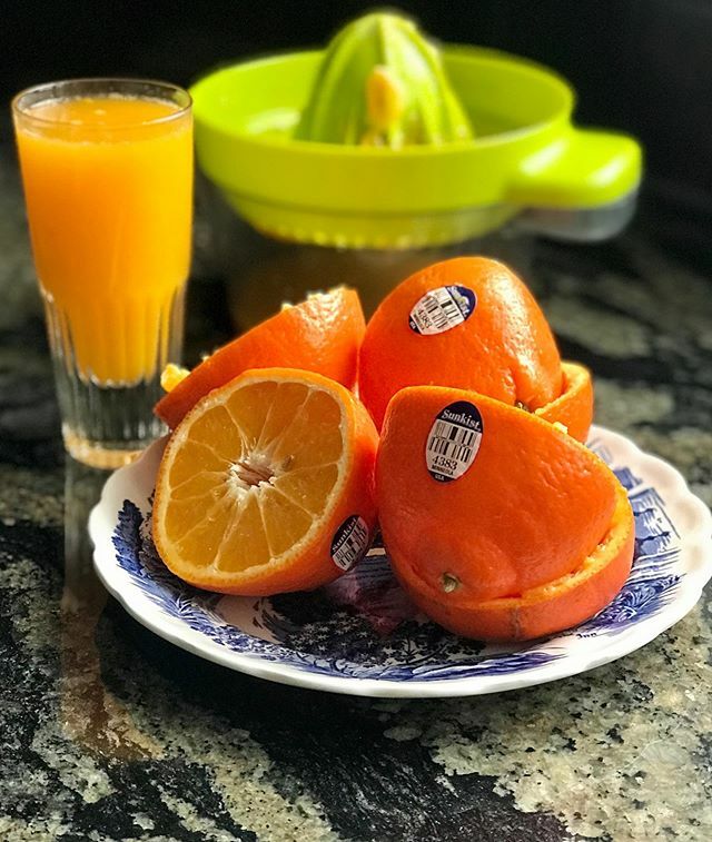 100 % vitamin C goodness in a glass. No need for a fancy juicer. 😉 The Minneola tangelo combines the sweetness of the mandarin with the tart flavours of the grapefruit, and it is highly prized for its juiciness and combination of sweet/sour flavours.… ift.tt/2IJ354d