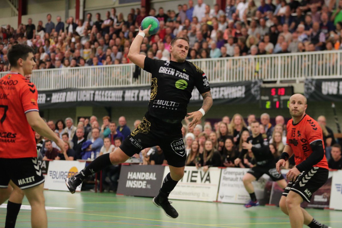 Handbal_NL's tweet photo. ‼️Alle handbalwedstrijden tot en met 31 maart afgelast wegens het Coronavirus🙁 Ook willen wij verenigingen oproepen om alle andere clubbijeenkomsten zoals trainingen, overleggen en vieringen af te gelasten. Lees hier meer👉 https://t.co/ITEssEiBcC https://t.co/kkgfH2zZOo