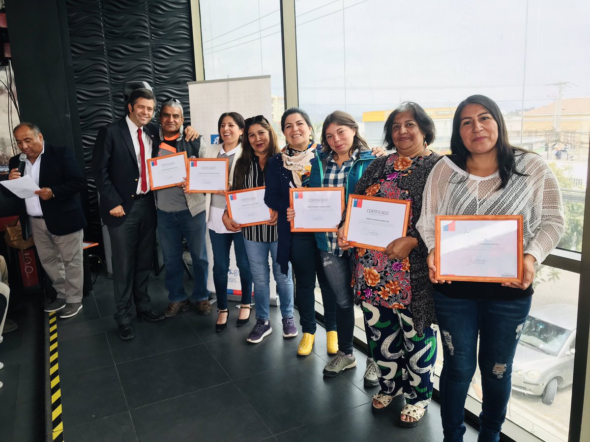 Hoy, certificamos a más de 150 personas que participaron en el programa #YoEmprendo de #Elqui, quienes recibieron capacitaciones, asesorías y un financiamiento para hacer crecer su negocio #ChileJuntos 🇨🇱