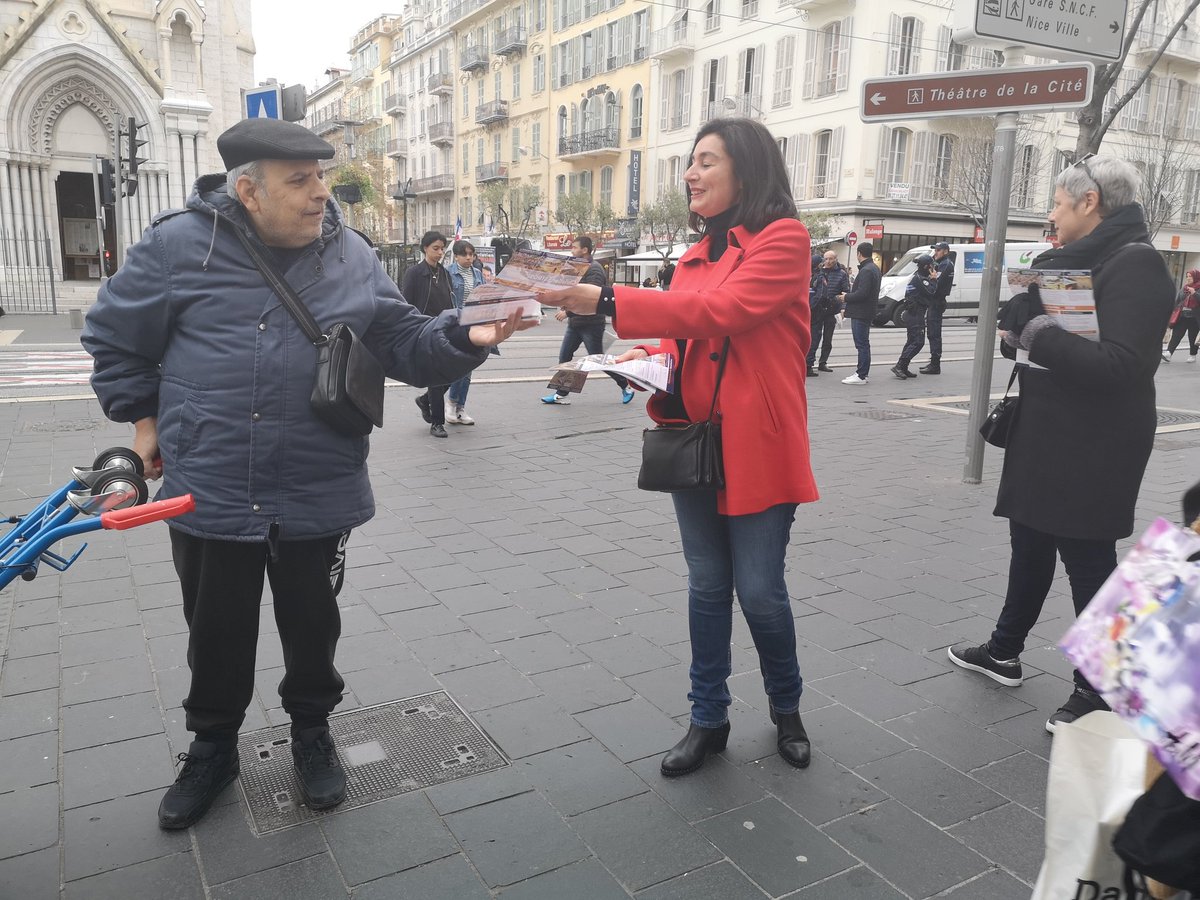 ChBARBOSA06's tweet photo. Une campagne de proximité au quotidien sur le terrain pour écouter les Niçoises et les Niçois, les informer et leur présenter le #Projet #Estrosi2020 🚐 #Municipale2020 #LessentielCestVous https://t.co/Z7XnRLyClp