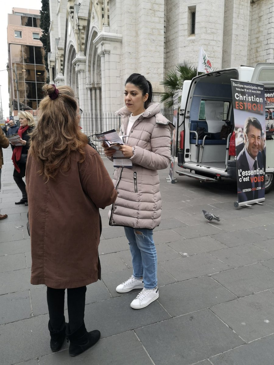 ChBARBOSA06's tweet photo. Une campagne de proximité au quotidien sur le terrain pour écouter les Niçoises et les Niçois, les informer et leur présenter le #Projet #Estrosi2020 🚐 #Municipale2020 #LessentielCestVous https://t.co/Z7XnRLyClp