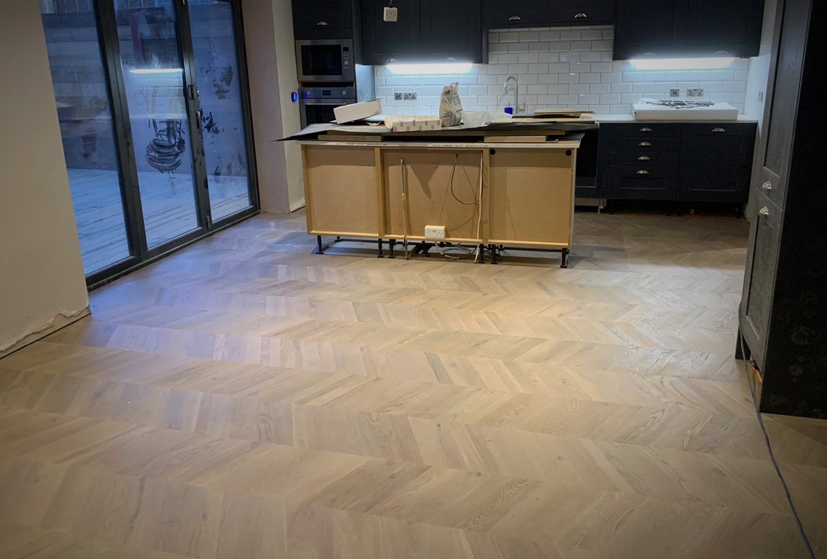 HertfordFloor's tweet photo. This spectacular job fitted in WGC by us @HertfordFloor is @QuickStepFloors(120m2 to be precise😉) &amp; is total ECLIPSE💫of the Oak...(its Eclipse Oak😊)it is oiled hardwood.We think it looks pretty special 👍😇👍#quickstepflooring #hardwood #oak #oakflooring #HomeImprovements #oil https://t.co/9jrUQHT66c
