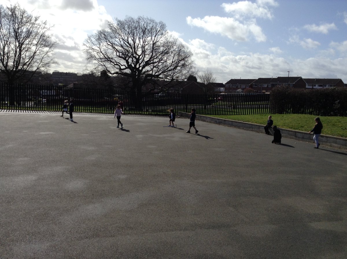 RiseParkSchool's tweet photo. Elephants have completed their first sheriffs challenge run today and completed an amazing 400laps - that's 2km as a class.  Well done!  #sheriffschallenge #sportsrelief https://t.co/gf1MSywrQr