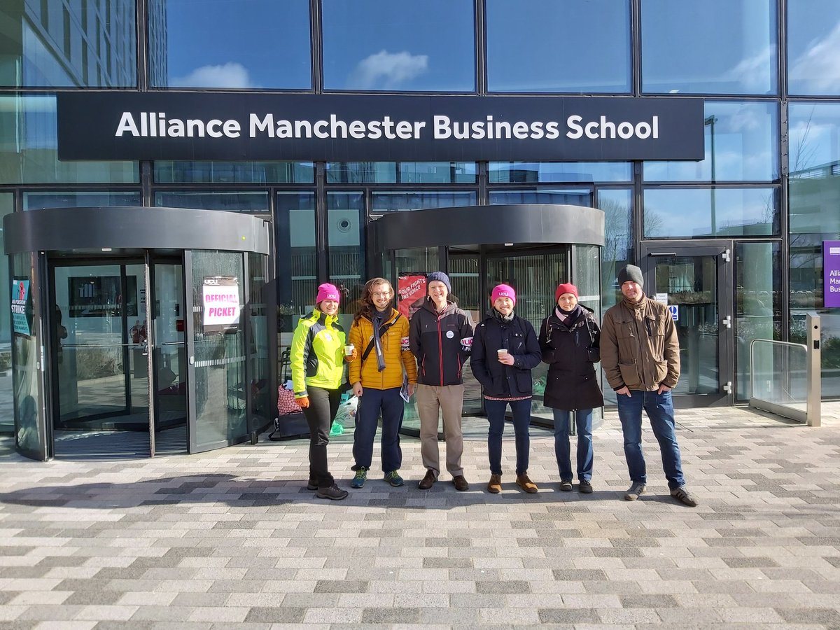 HealthPolicyGuy's tweet photo. UCU picketing outside AMBS still going on day 13 of our just campaign for a fairer HE sector @UM_UCU @ucu #USSStrikesBack @evamherman1 @LeoMc76 @hagenilda https://t.co/5zh1xw0UHo
