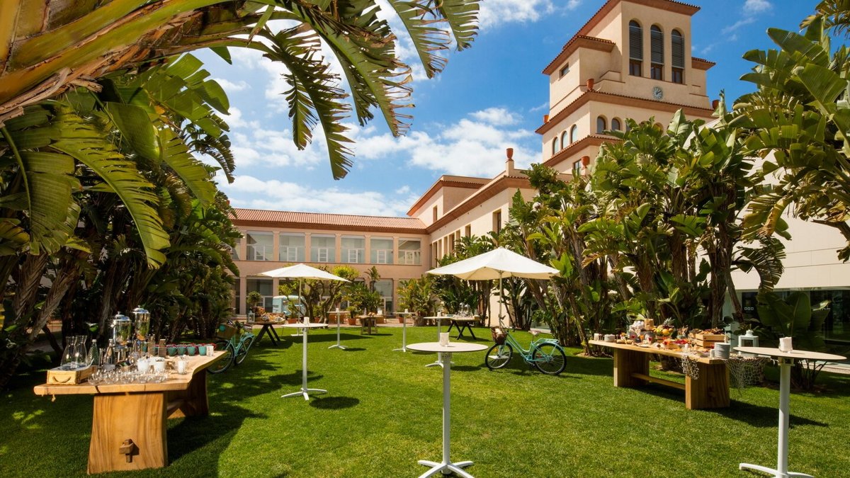 ForbesGroupEU's tweet photo. Mesas de cóctel para exteriores para su lugar de celebración de eventos, perfectas para cócteles y bebidas en la terraza, recepciones de boda, o para desayunos y aperitivos en conferencias y reuniones @LeMeridienRa
https://t.co/lxQeeUnRQ1
#mesas #cóctel #eventos https://t.co/uGk3k4eU5d