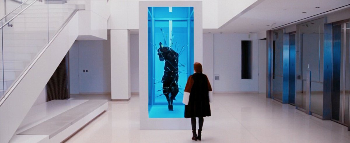 Diz على تويتر 誰もが憧れる職業 豪邸 イケメンの旦那を手に入れても全く幸せそうじゃない主人公の哀しい瞳はずっと忘れられない それを表す冷たい色の世界も トムフォードの作品もっと観たいな