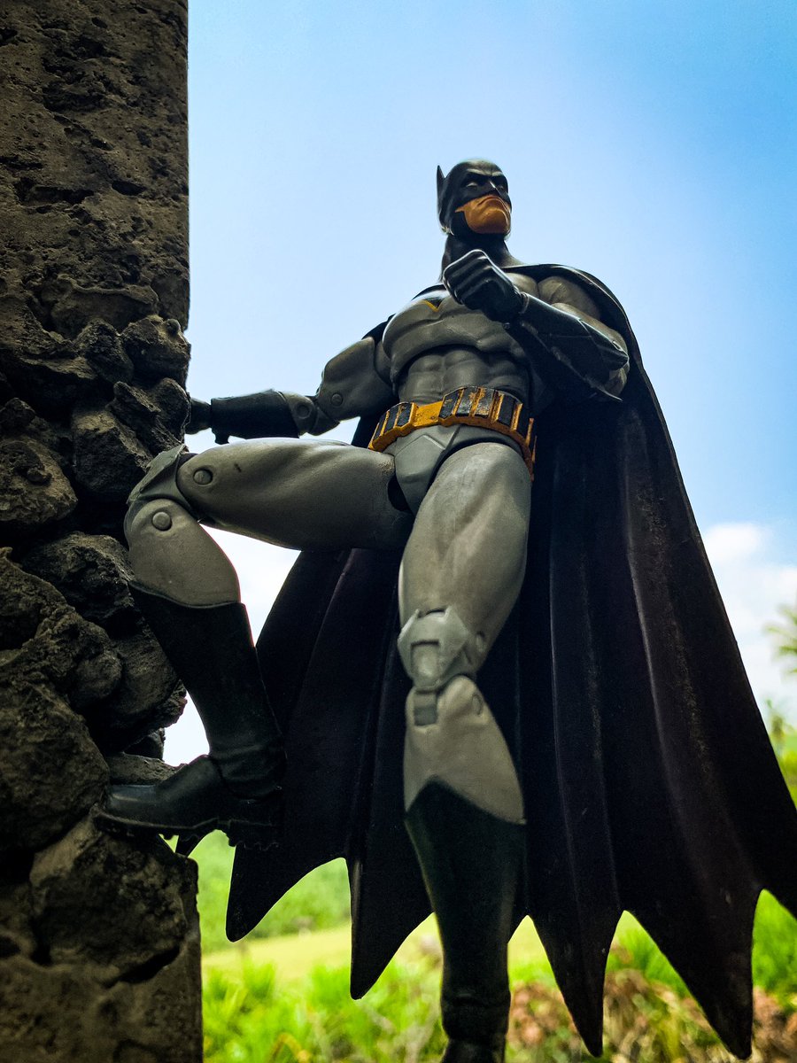 kasunasanka11's tweet photo. He's a silent guardian, a watchful protector. A dark knight.
#batman #toy #ToyBoy #dc #dccomics #dcuniverse #ACTIONFIGURES #actionfigurephotography #batmanactionfigure #DarkKnight #toyphotography #brucewayne https://t.co/GMFKYaxoBQ