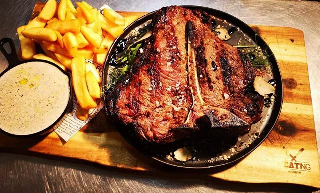 Kraljevski T-bone iz lokalne slovenske govedine (maksimalno 50 km iz Maribor). Suhozorjen vsaj 4 tedne. Odlična ideja za današnjo večerjo. 🥩👌 ift.tt/2xvBXDv