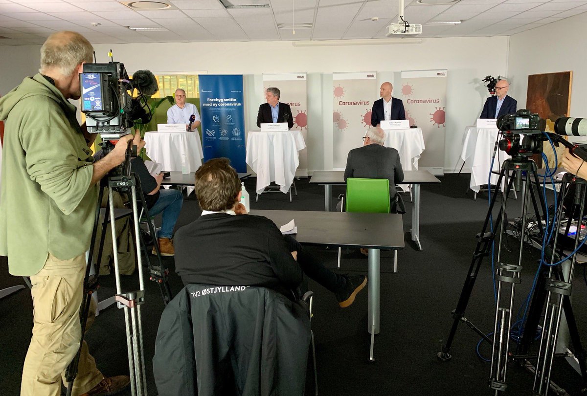 AndersKuhnau's tweet photo. Vi kan komme til at aflyse og udskyde planlagte behandlinger og operationer på hospitaler i hele
@Region_Midt

Håber på befolkningens forståelse. Vi gør det udelukkende for at have sundhedspersonale nok til at kunne behandle flere alvorligt syge.
#sundpol
#covid19dk https://t.co/p3QD4Zkby3