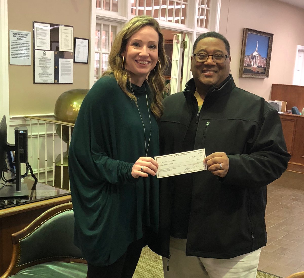 mainstmarional's tweet photo. We want to send a huge thank you to Marion Bank and Trust for their generous donation to Main Street Marion. When we work together we can #MoveMarionForward! #OneMarion https://t.co/V5HYlQwKEQ