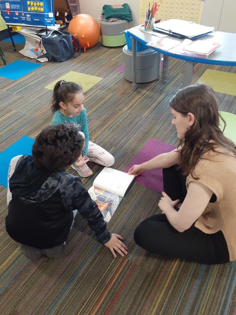 CalvoKinder's tweet photo. Gracias por leer con nosotros @JenLoves2Learn y amigos! #euclidexplores #rtsd26learns #KinderLove #somosbilingües https://t.co/u0778ieMJI