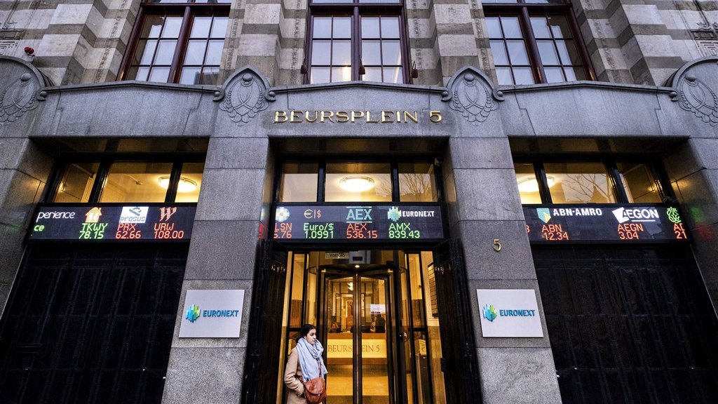 RTLZ's tweet photo. Dramatische dag op AEX, beurs zakt 10,75 procent. Dat is een van de grootste dalingen ooit. 
https://t.co/L74cSLtuYS https://t.co/DbYEcwRgWH