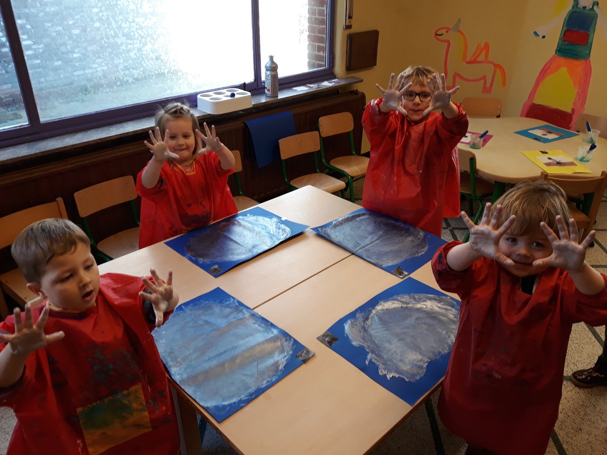 Met de handen in de verf #lekkervettig #schrijfdans #Trapleerke