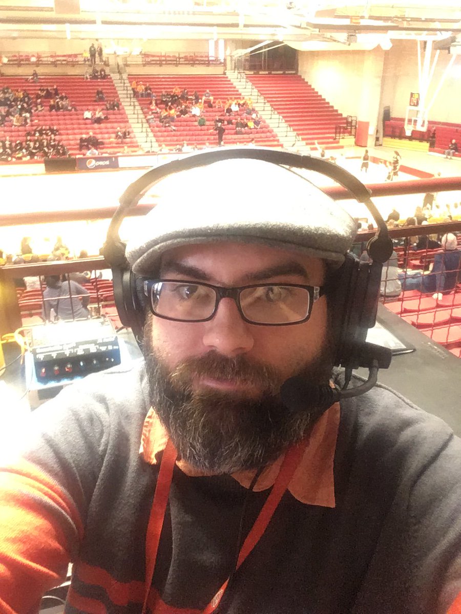 EasternPlainsSN's tweet photo. While many of you listen to #StateAtHome, we’re here to bring you all the action. @sterling_tigers hold a 20-16 lead over the Vanguard Coursers at the half! Axel Henry leads all scorers with 11! Jackson Keil with 7. Tigers have held Dominique Clifford of Vanguard to just 6! https://t.co/RC42Ox8cem