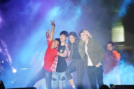 NIKKA100004's tweet photo. Sa nag iisang prinsesa ng TEAM LAYF @louyanong, happiest birthday lou. Sobrang salamat kasi andyan ka sa mga babies namin na sina @fumfumfum3 at @gucong_yamyam Bilang kapatid at kaibigan nila. At saksi kami kung gaano ka katapang. Laban lang. God bless.

HAPPYBIRTHDAY LOUYANONG https://t.co/kmTaT9XDvi