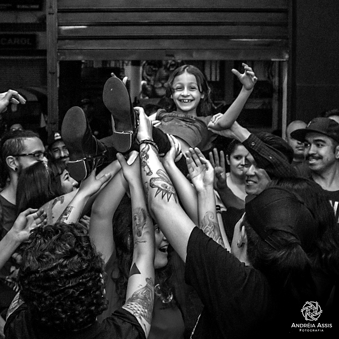 #TBT Para lembrar que este espaço é nosso refúgio, não tem idade, não tem código de vestimenta, não tem fronteiras, não tem gênero nem cor. Este espaço é nosso! Vem!

21/07/2019 - @Praperifa - Foto por @andreia_assisbrito