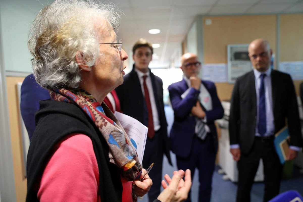 jmblanquer's tweet photo. L’enseignement à distance nous permet d’assurer une continuité pédagogique pour tous les élèves concernés. 
#coronavirus
En visite au @cned à Poitiers pour échanger sur toutes les dimensions, techniques et pédagogiques, de ce défi.
Bravo aux équipes et à tous les professeurs! https://t.co/ijnvXHvDNI