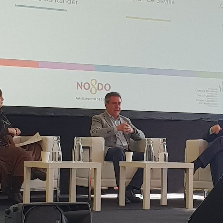 RECESevilla's tweet photo. "Tenemos la esperanza de que la educación sea el elemento fundamental para conseguir una ciudad con mayor corresponsabilidad. La ciudad no es de nadie, es de todos." @JuanEspadasSVQ @Ayto_Sevilla #EncuentroRECE https://t.co/uDti9ihRLT