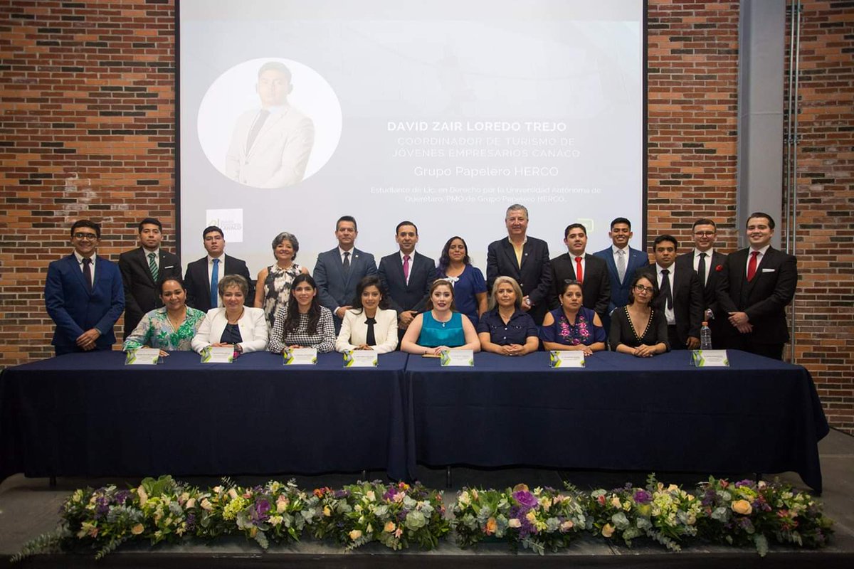 MECanacoQro's tweet photo. Nuestra Pdnta @lola_farfan presente en la Toma de Protesta de #AlejandraOchoa y su #ConsejoDirectivo como Presidenta de @je_qro, como mujeres estamos convencidas de que realizará una excelente labor guiando a los jóvenes empresarios a realizar sus proyectos, cuenta con nosotras. https://t.co/3JHalDc18e