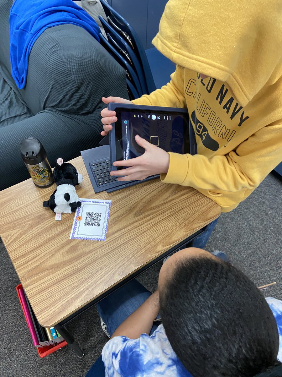 maryepillow's tweet photo. My historians used QR codes to review for our upcoming Reconstruction unit test! #pattiepanthers #QRcode #VirginiaStudies #rm221 https://t.co/XSLyfGXkTa