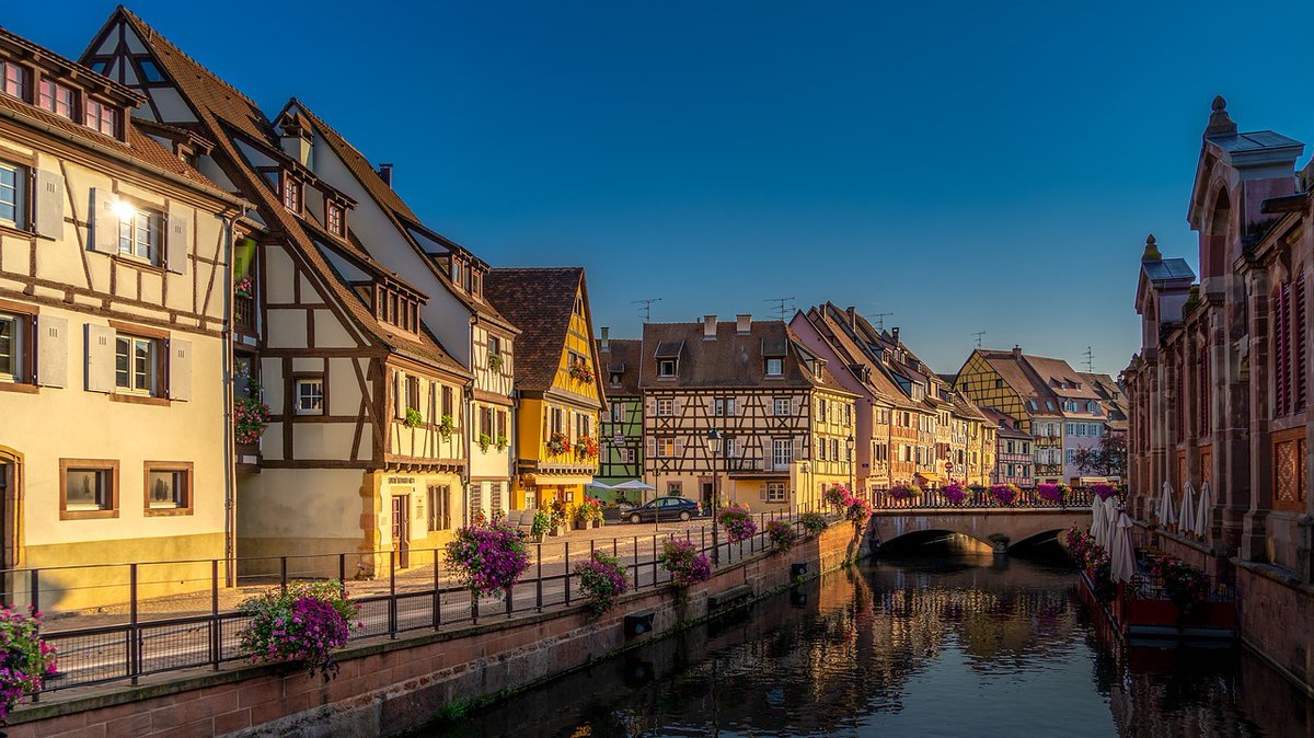 sanef_1077's tweet photo. #BlogNote Connaissez-vous #Colmar ? 🏡
En #Alsace, la ville fait la fierté des habitants de la région... et des européens ! C'est l'étape en région sélectionnée cette semaine par Laurie Leclère et son collectif de blogueurs sur le 107.7 !
Ecoutez ▶ https://t.co/1UcDtVMXhb https://t.co/byBo14JWiU