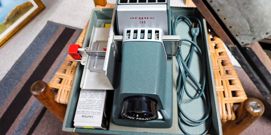 OldPicket's tweet photo. Discover timeless items, like this Argus projector, at the Old Picket Fence.

#projector #argus #slideprojector https://t.co/fXWPcRUN3I