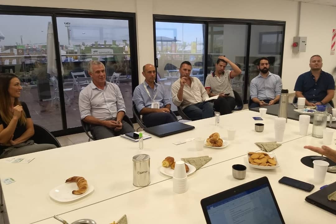industrialessun's tweet photo. #Ayer representantes de la CEIS y ADESU se hicieron presentes en la #Expoagro2020 
Mantuvieron reuniones en el stand de @SNCIUDAD con miembros de distintas agencias de desarrollo. Presentes @ProduccionSF @ahkargentina y Sec. de Desarrollo Productivo local. 
#Desarrollo #Regional https://t.co/E1THQK1uJZ