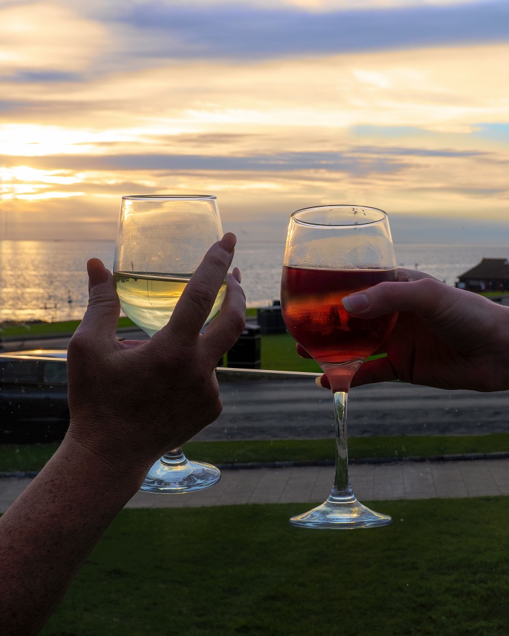 Thursdays are the new Fridays, so why not enjoy fish and chips served with a refreshing alcoholic drink? At Henry's you can enjoy dining on scrumptous food washed down with a glass of wine (175ml), red, white or rose, or a pint of lager or cider. #henrysofhunstanton #fishandchips