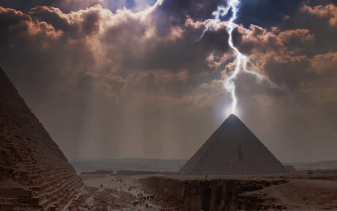 Shahmasoud92's tweet photo. May Allah Almighty protect us from every kind of disaster..
#Cairo #itsrain #Egypt #RainyDay #أمطار #منخفض_التنين #خليك_بالبيت #زعيم_تويتر_رعد_وبرق #النيل
#Weathercloud #Weather #weatheregypt https://t.co/MedHVwd6Qc