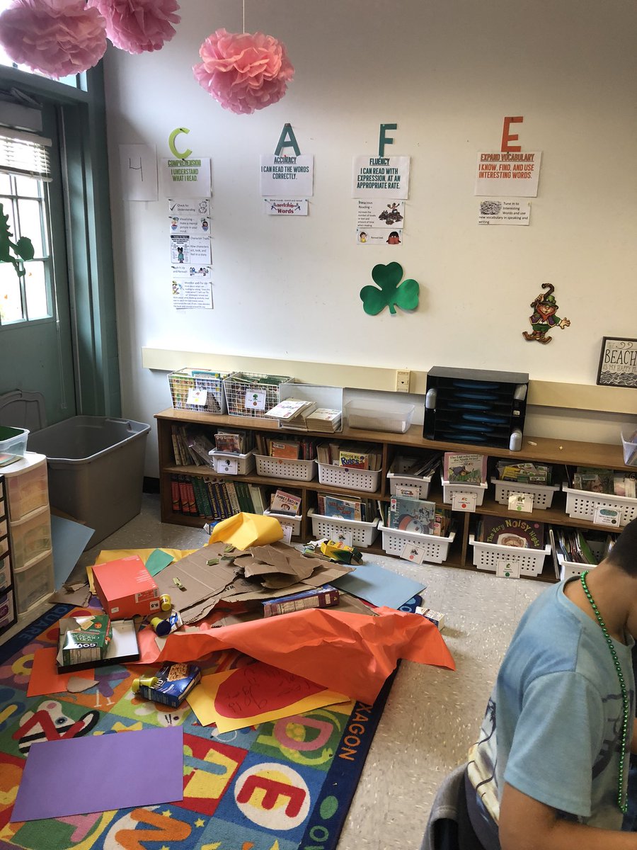 Drakecm18's tweet photo. We had a leprechaun visit our class today! Our traps work!!! #rr_bulldogs https://t.co/YEzDiHON6j